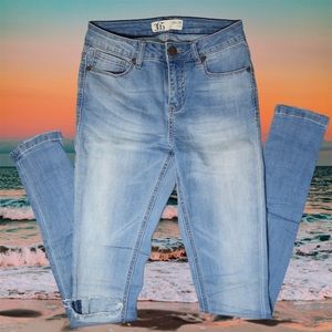 Light Blue Wash Skinny Jeans | R. Knee Rip | 365